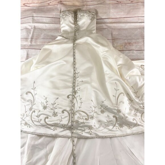 Casablanca Bridal Strapless Embroidered Satin Wedding Dress - Medium - Picture 6 of 15